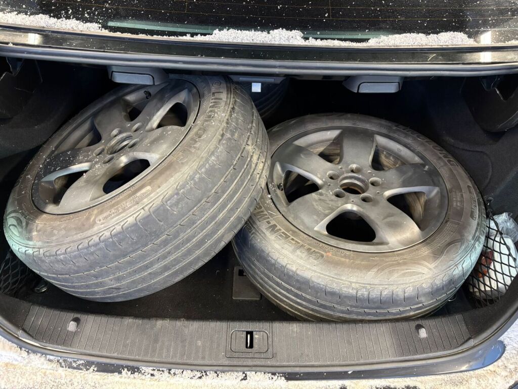 Mercedes-Benz E 2010 Musta