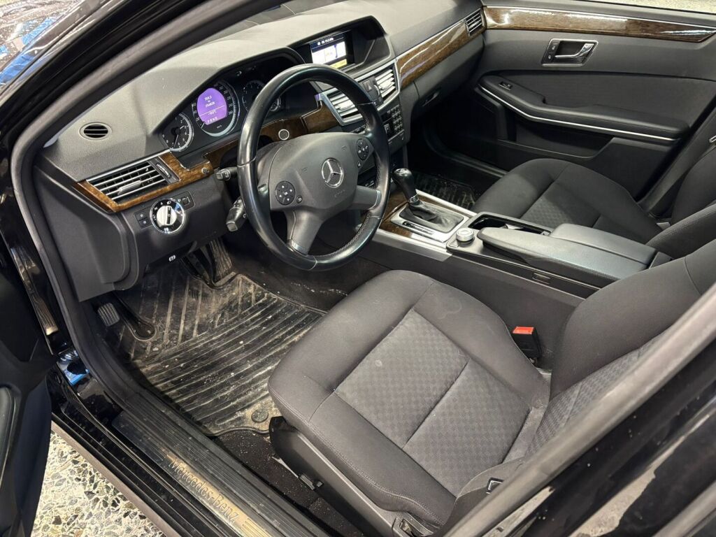 Mercedes-Benz E 2010 Musta