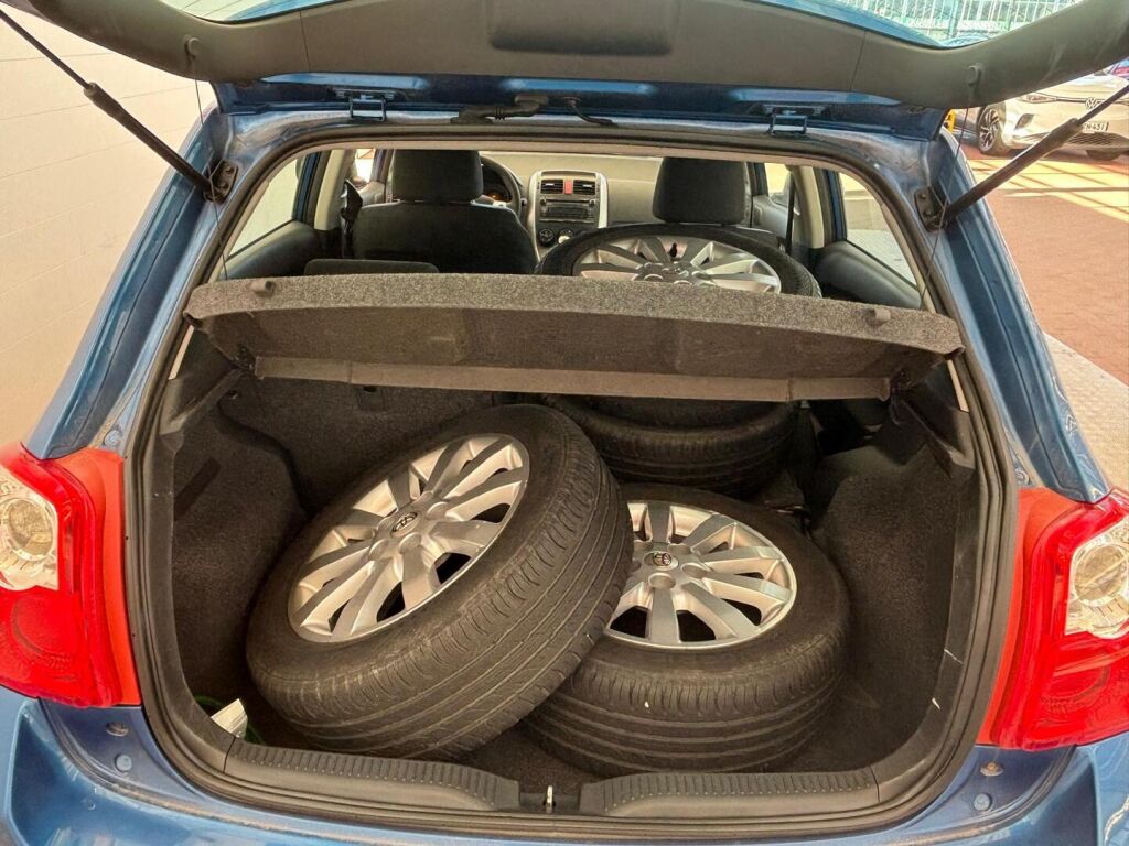 Toyota Auris 2010 Sininen