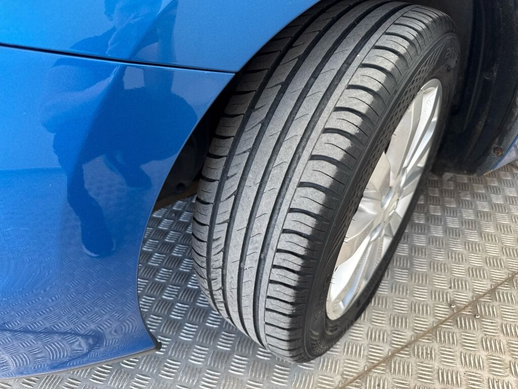 Toyota Auris 2010 Sininen