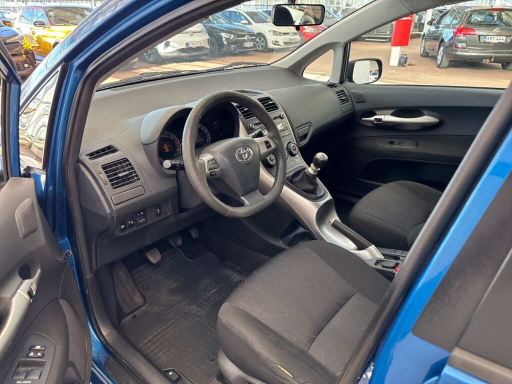 Toyota Auris 2010 Sininen