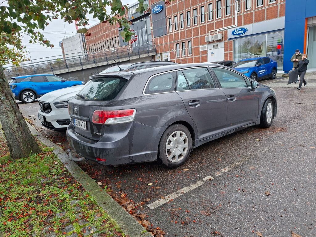 Toyota Avensis 2011 Harmaa
