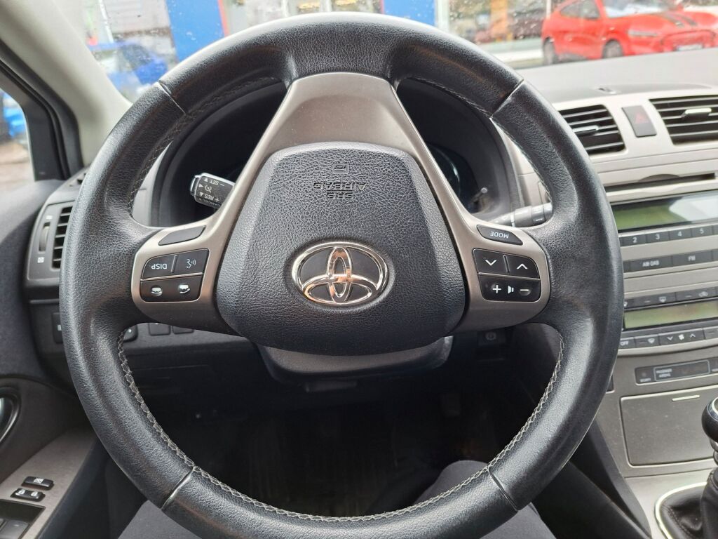 Toyota Avensis 2011 Harmaa