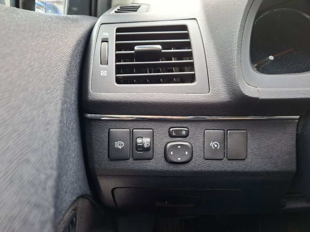 Toyota Avensis 2011 Harmaa