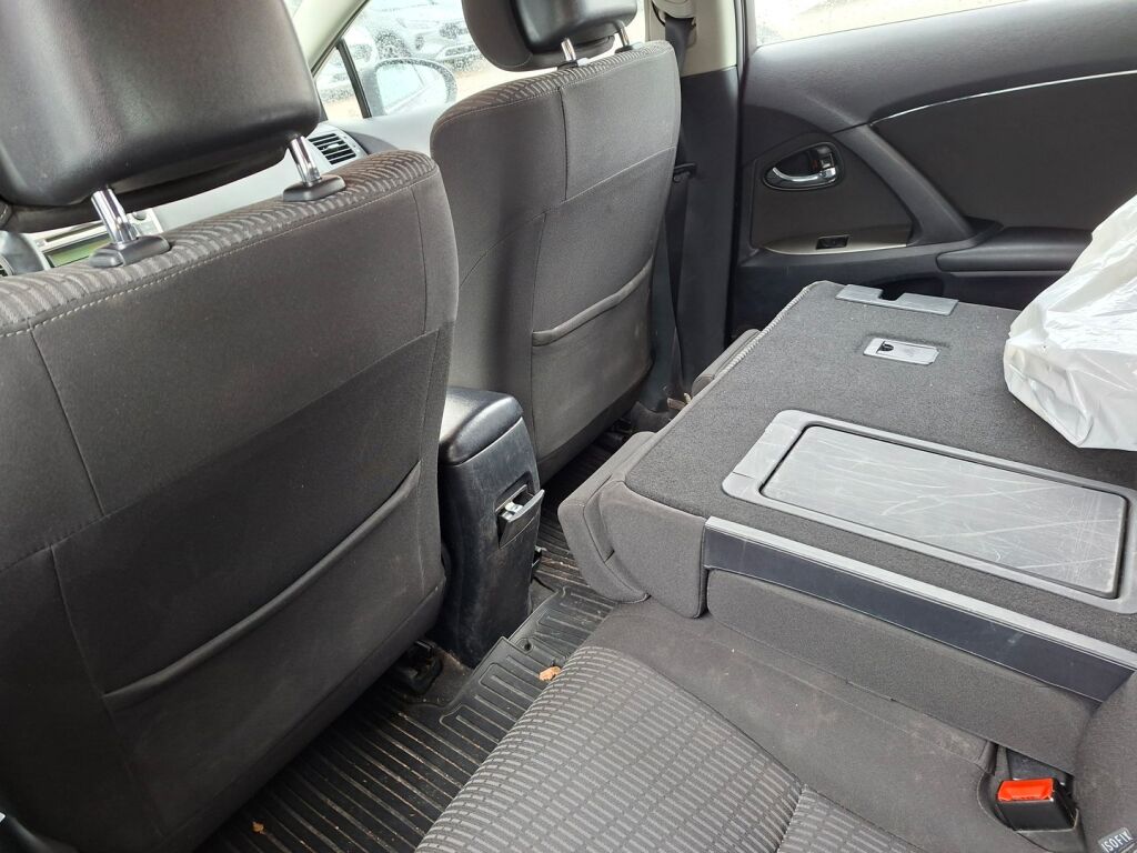 Toyota Avensis 2011 Harmaa