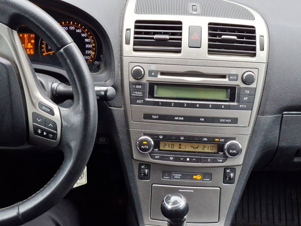 Toyota Avensis 2011 Harmaa