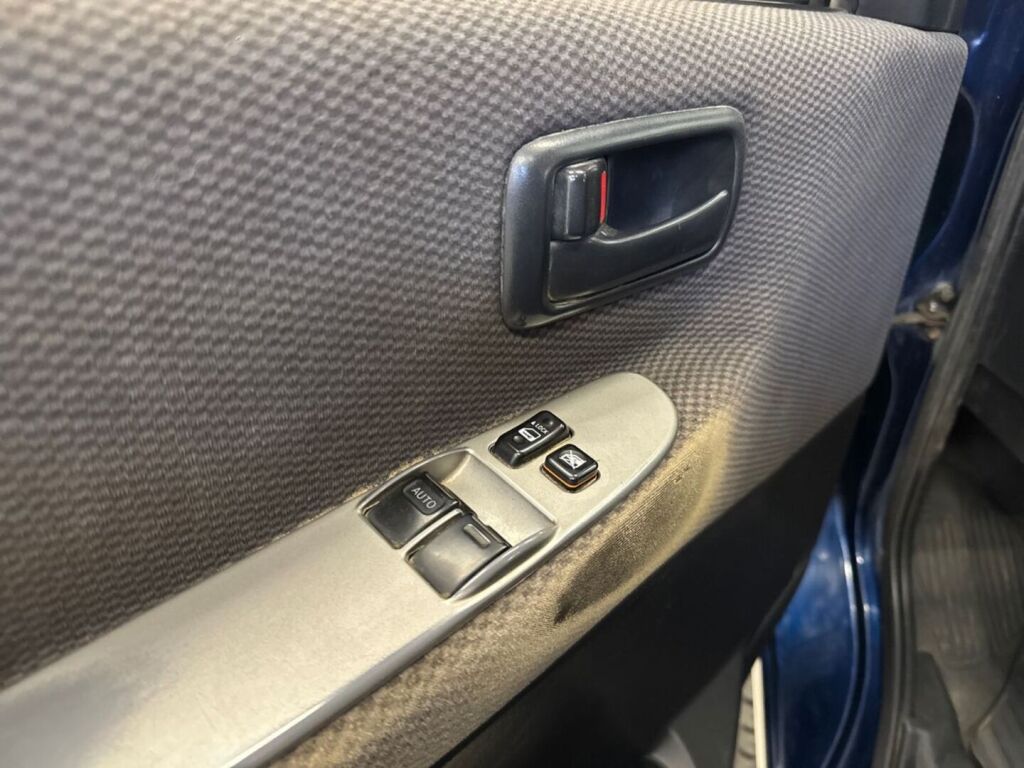 Toyota Hiace 2011 Sininen