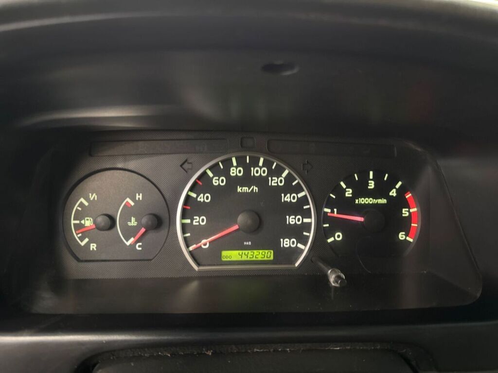 Toyota Hiace 2,5 D-4D 4WD 117 5ov pitkä 2011, kuva 4/25
