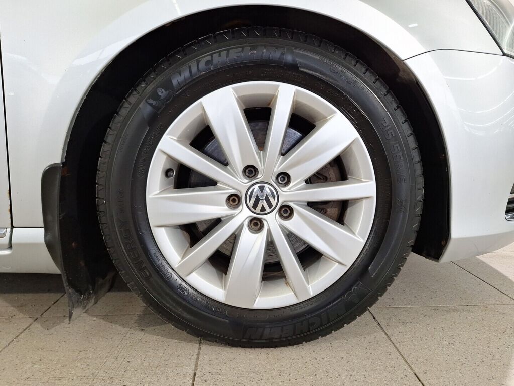 Volkswagen Passat 2011 Harmaa
