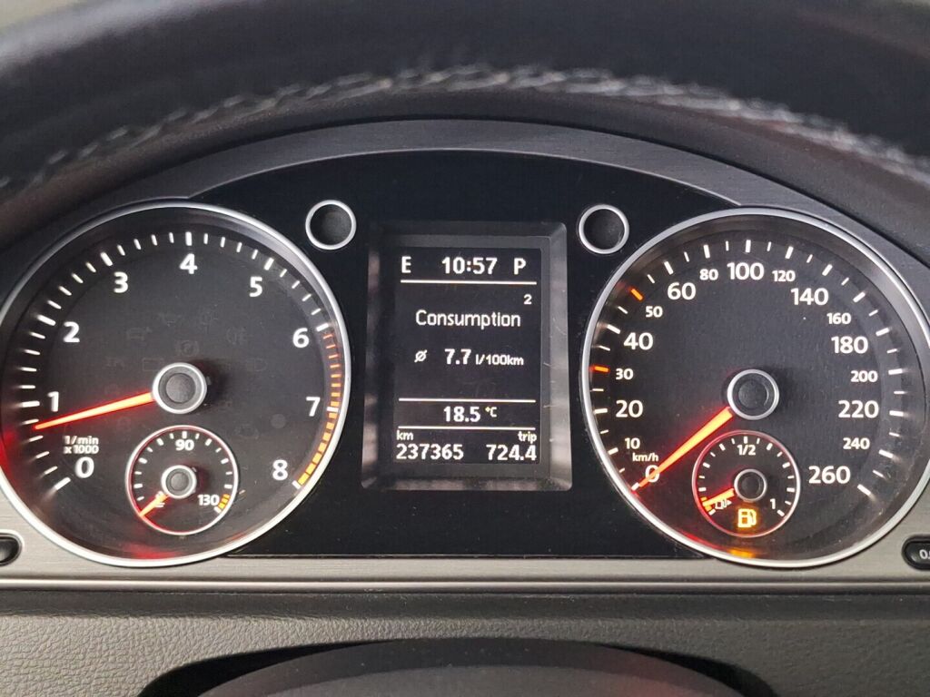 Volkswagen Passat 2011 Harmaa