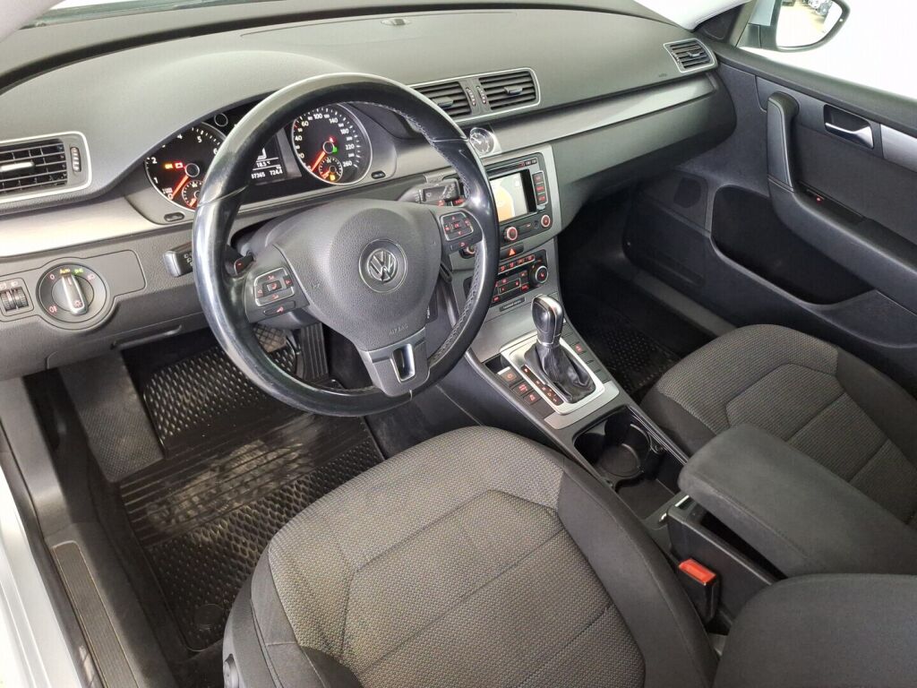 Volkswagen Passat 2011 Harmaa