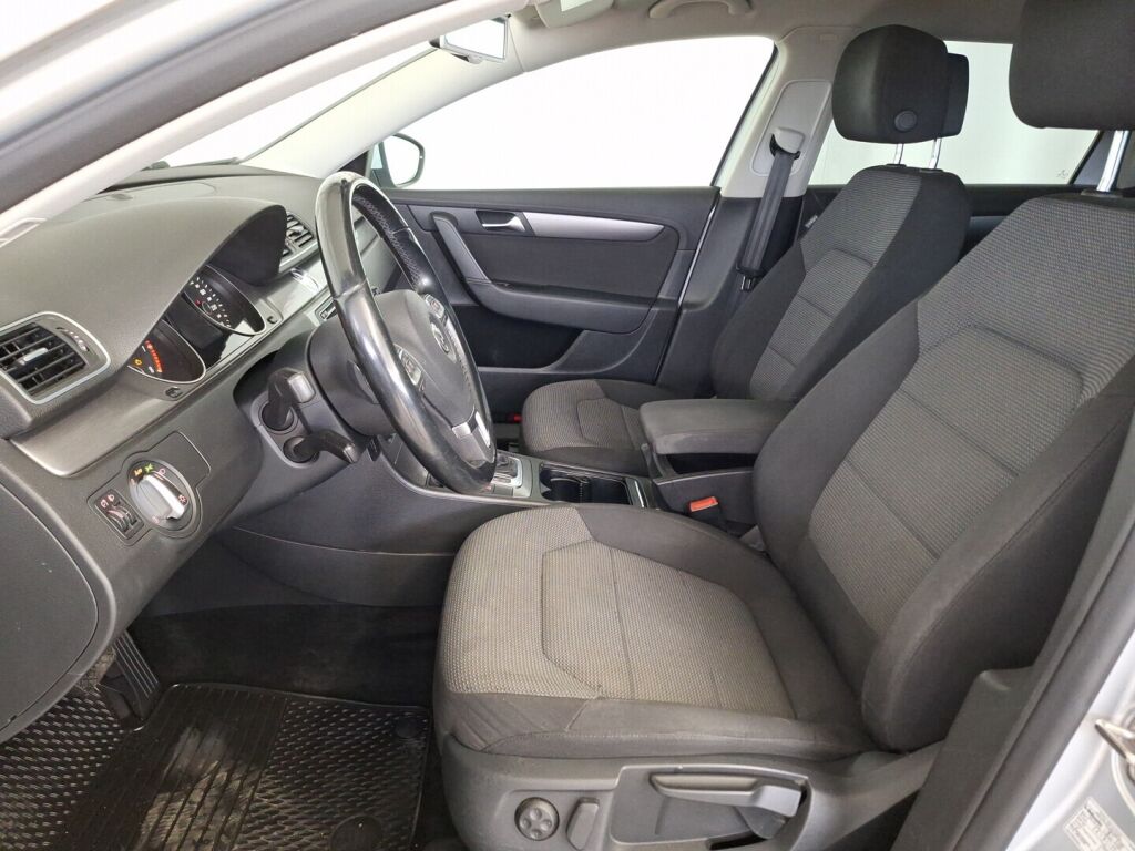 Volkswagen Passat 2011 Harmaa