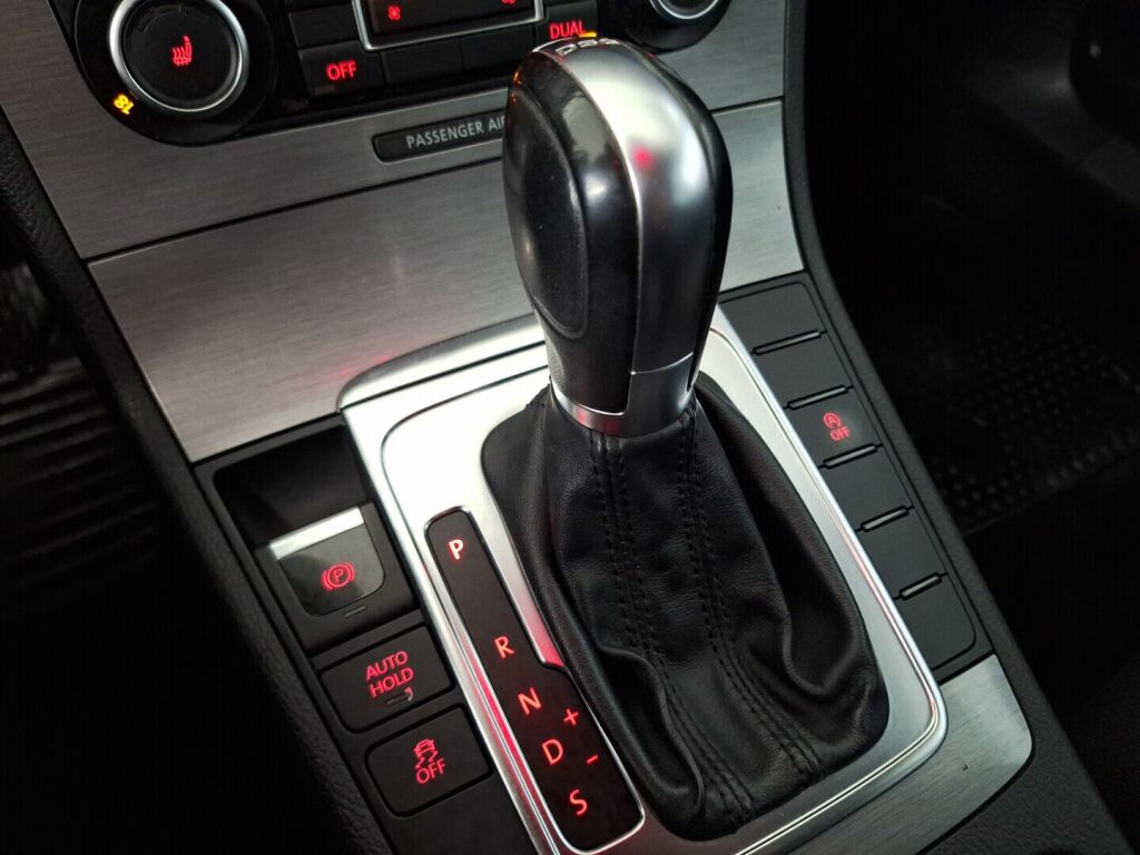 Volkswagen Passat 2011 Harmaa