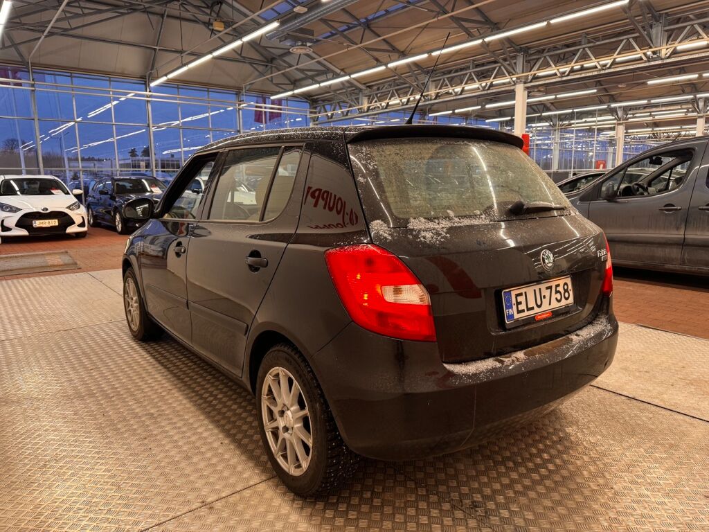 Skoda Fabia 2011 Musta
