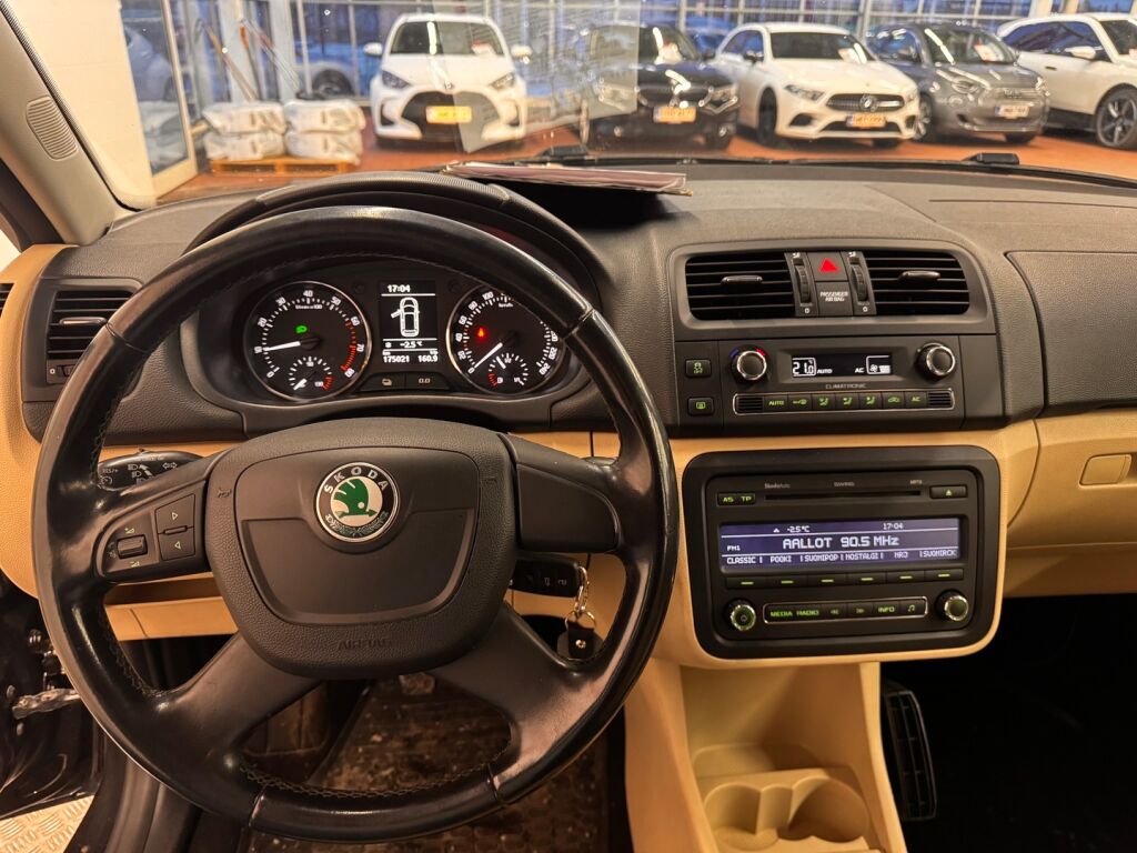 Skoda Fabia 2011 Musta