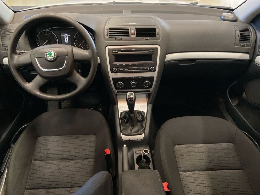 Skoda Octavia 2011 Valkoinen