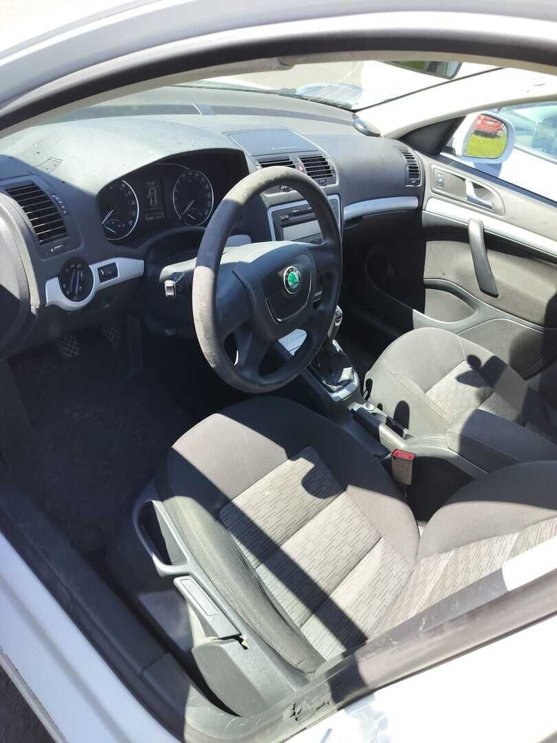 Skoda Octavia 2011 Valkoinen