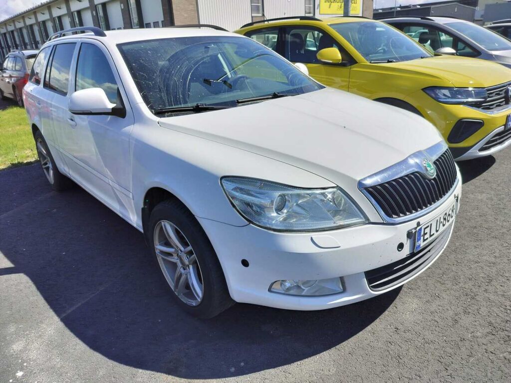 Skoda Octavia 2011 Valkoinen