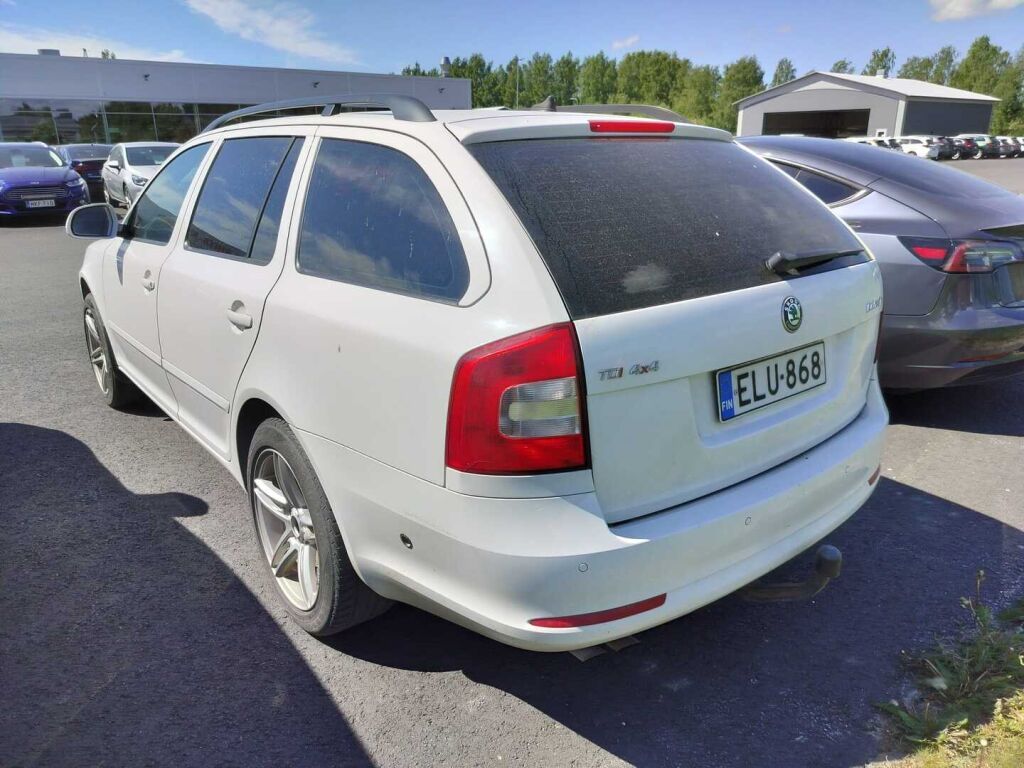Skoda Octavia 2011 Valkoinen