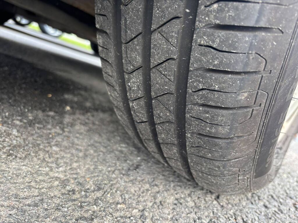 Hyundai i30 2011 Punainen