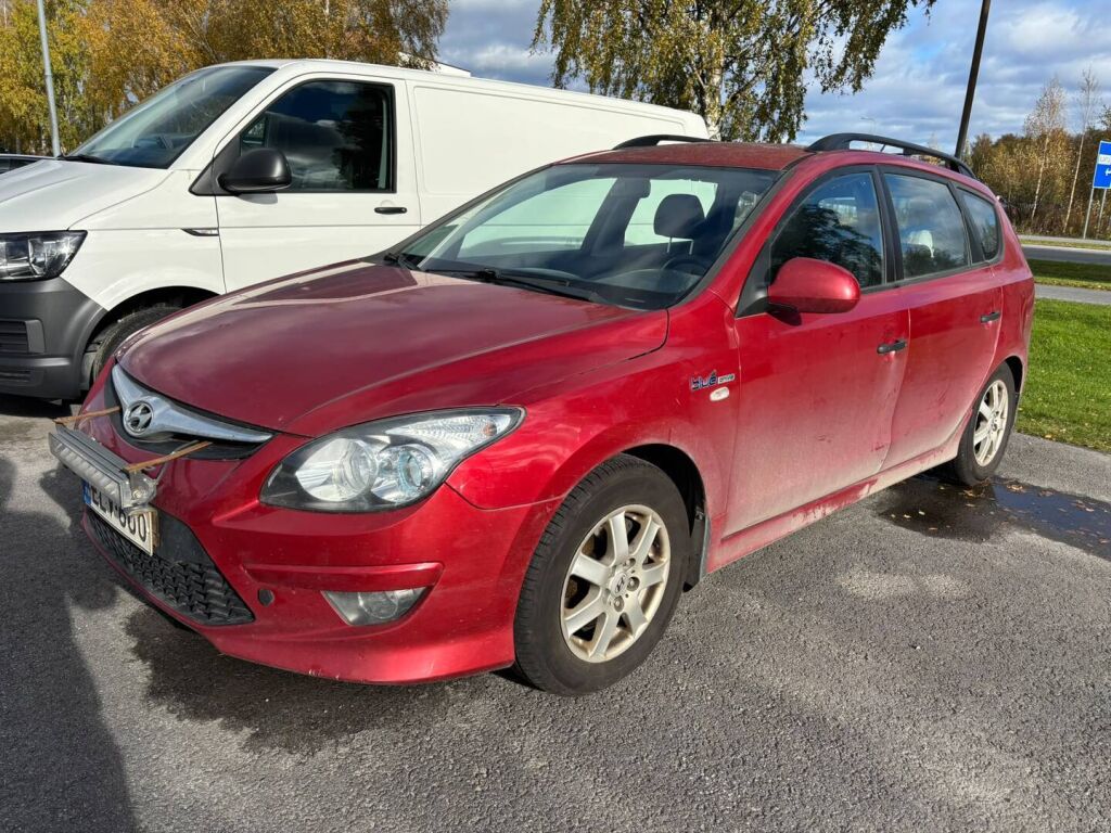 Hyundai i30 2011 Punainen