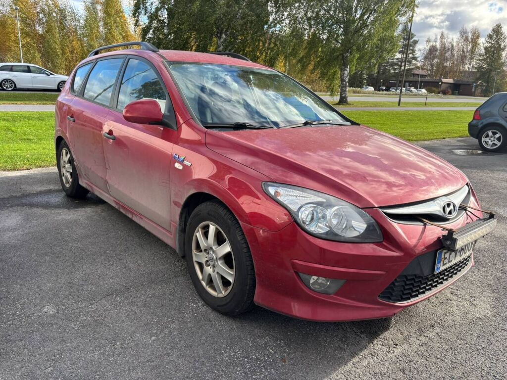 Hyundai i30 2011 Punainen