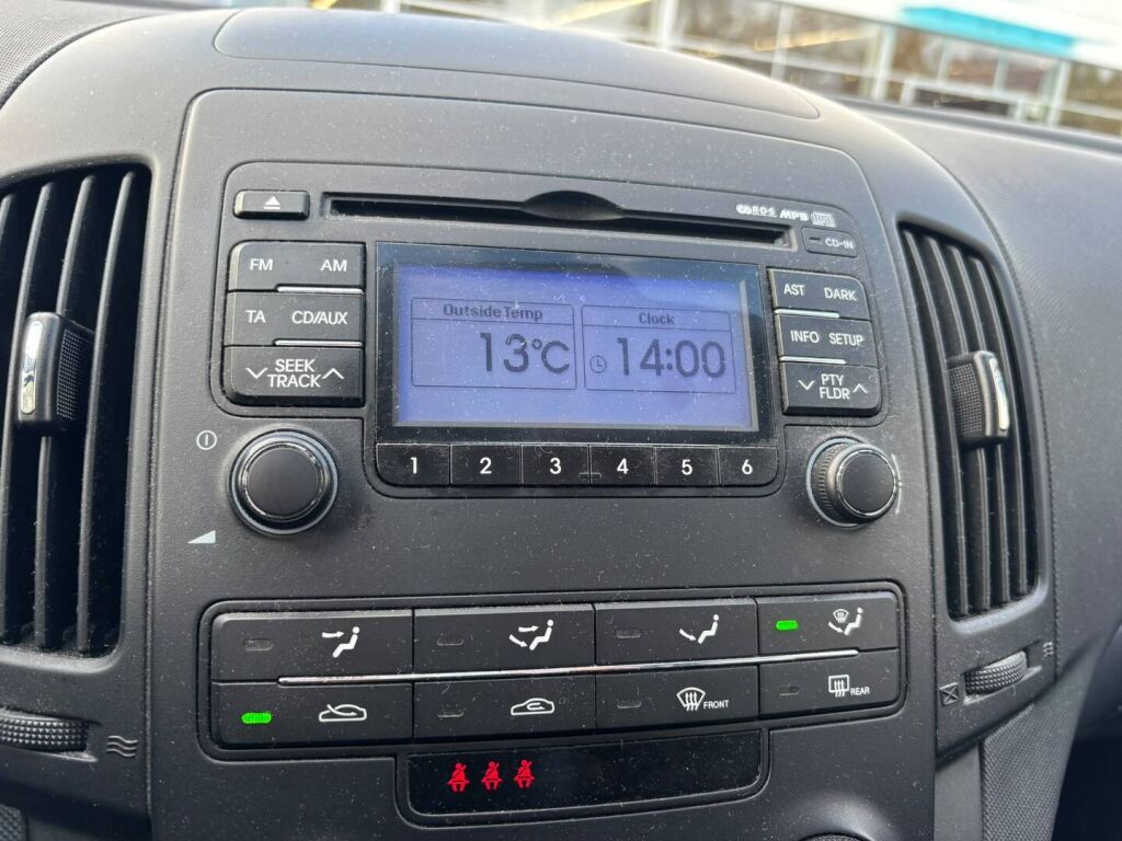 Hyundai i30 2011 Punainen