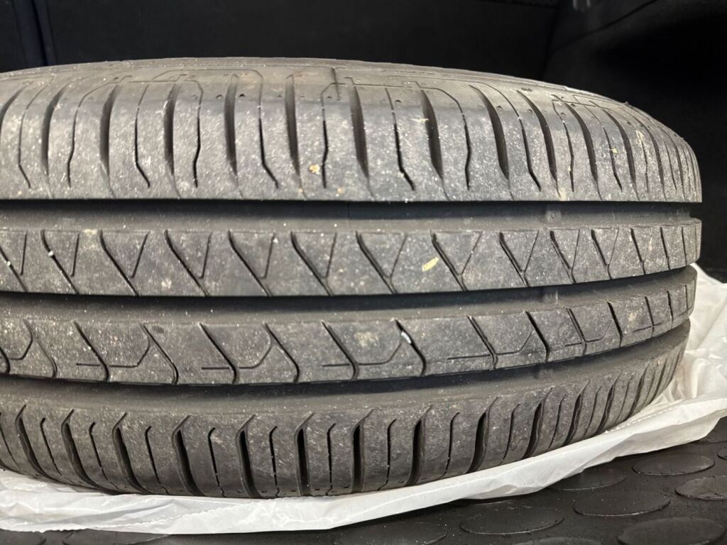 Hyundai i30 2011 Punainen