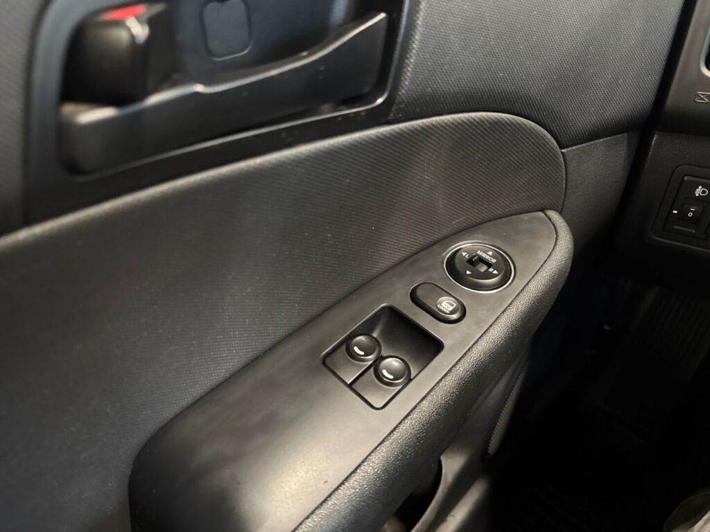 Hyundai i30 2011 Punainen