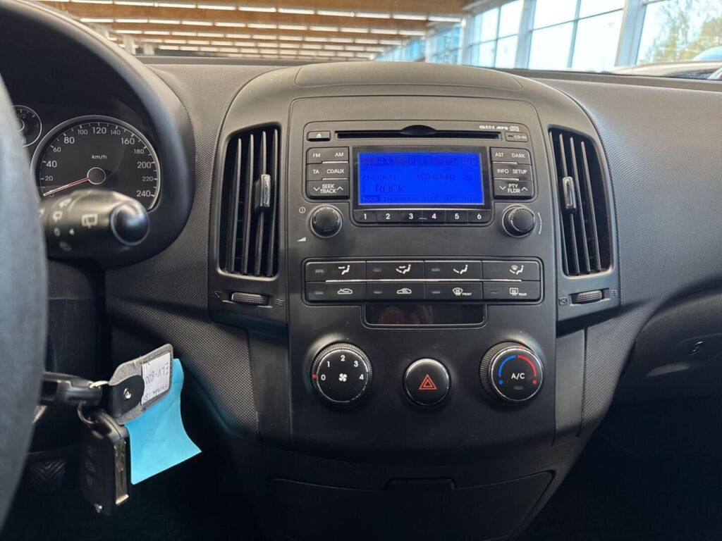 Hyundai i30 2011 Punainen