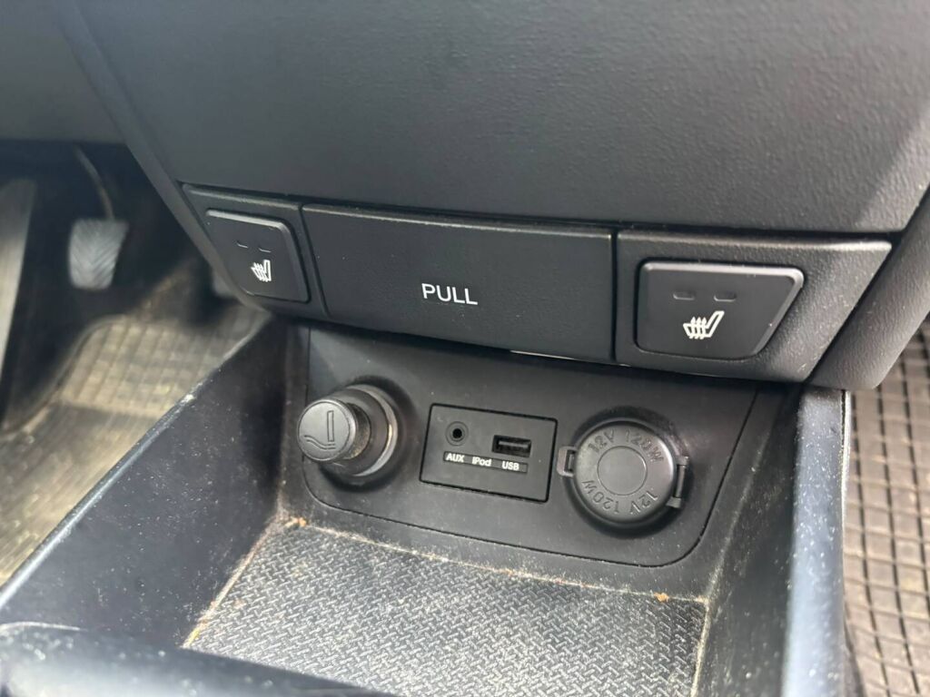 Hyundai i30 2011 Punainen