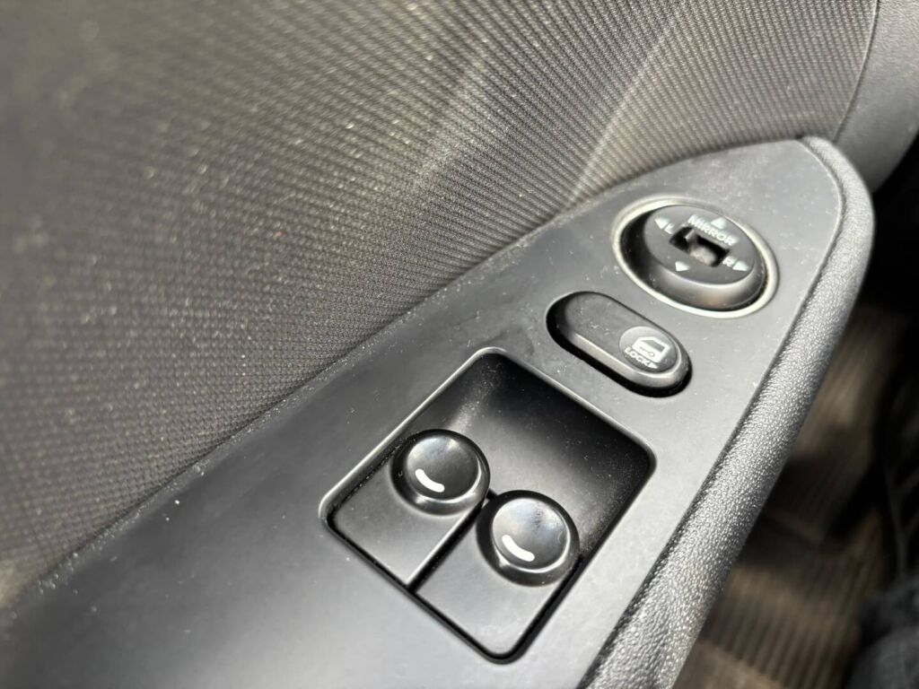 Hyundai i30 2011 Punainen
