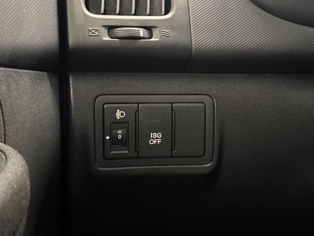 Hyundai i30 2011 Punainen