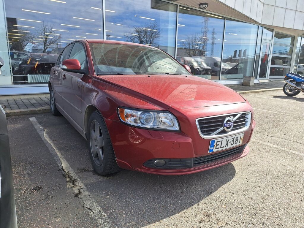 Volvo S40 2011 Punainen