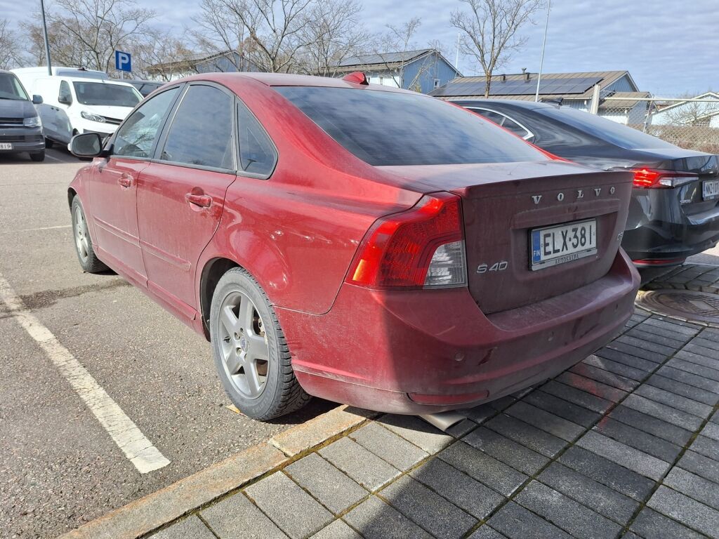 Volvo S40 2011 Punainen