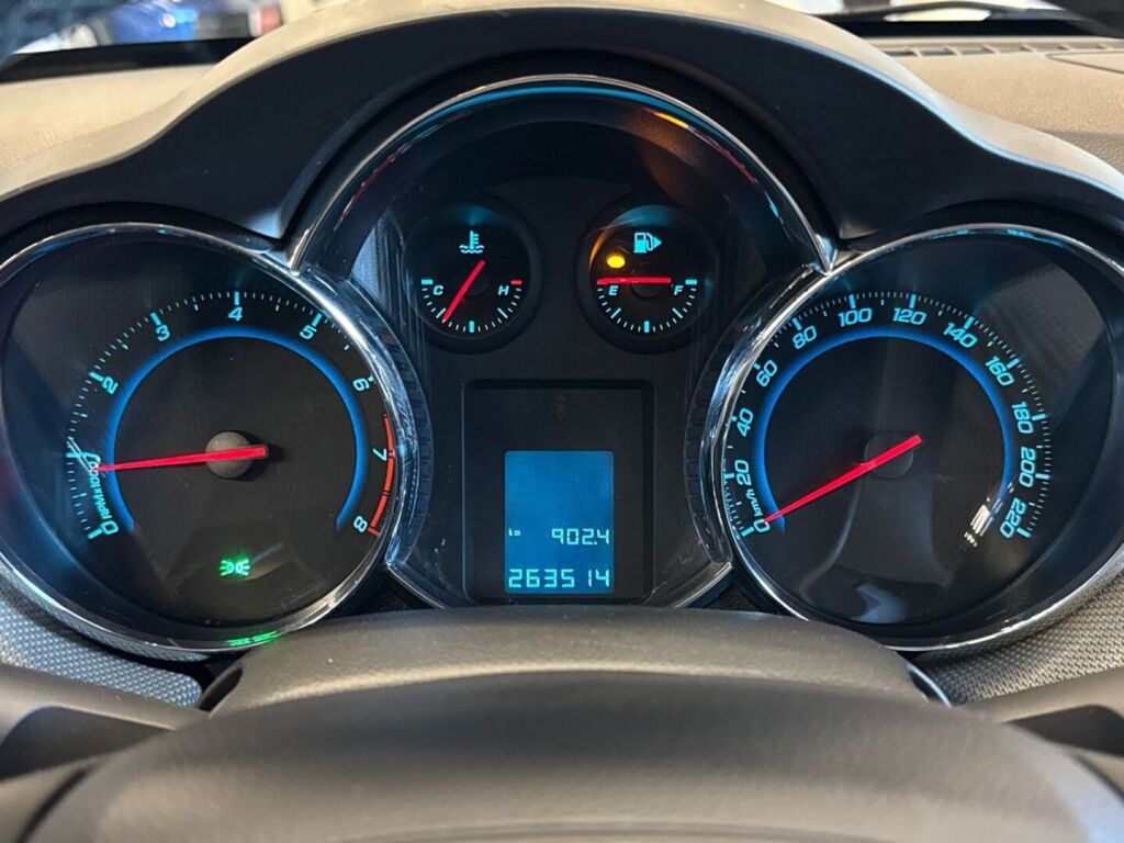 Chevrolet Cruze 2011 Ruskea (beige)