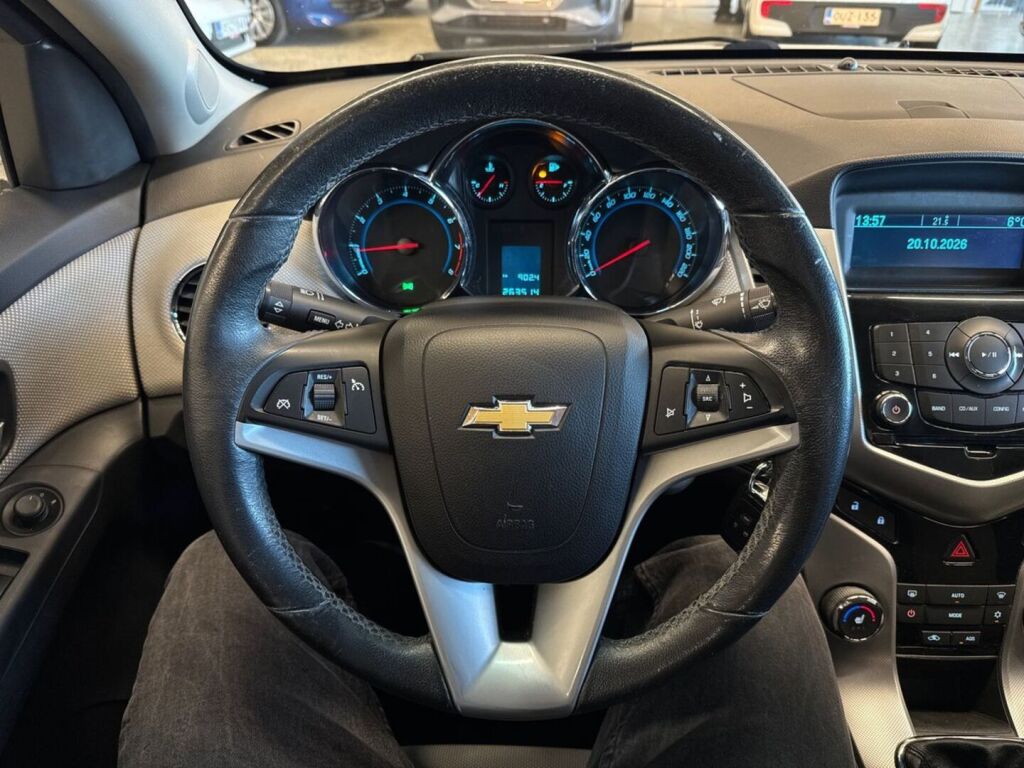 Chevrolet Cruze 2011 Ruskea (beige)