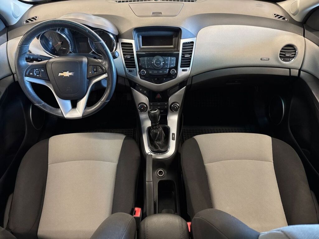 Chevrolet Cruze 2011 Ruskea (beige)