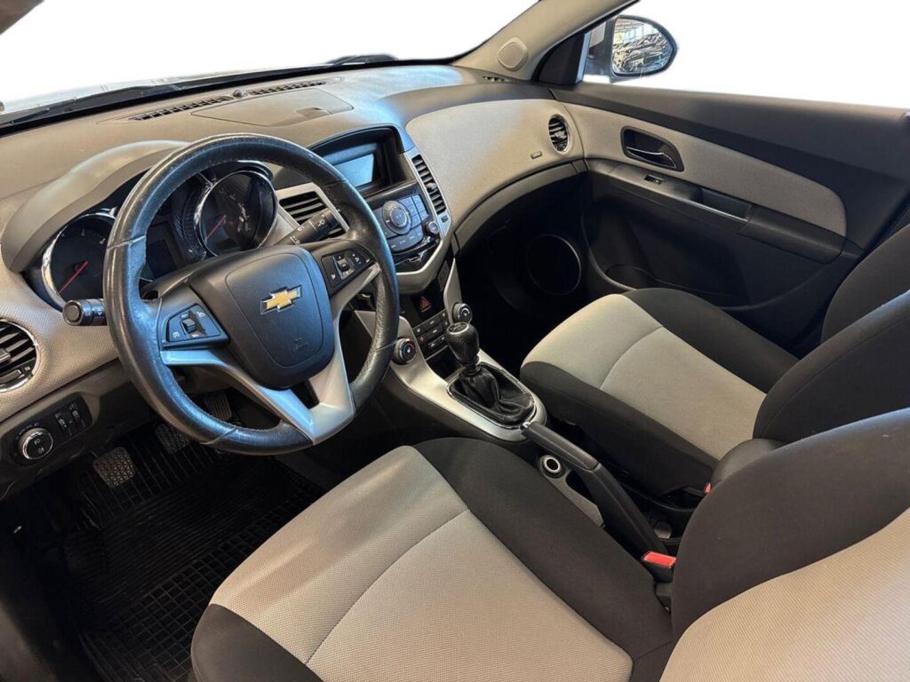 Chevrolet Cruze 2011 Ruskea (beige)