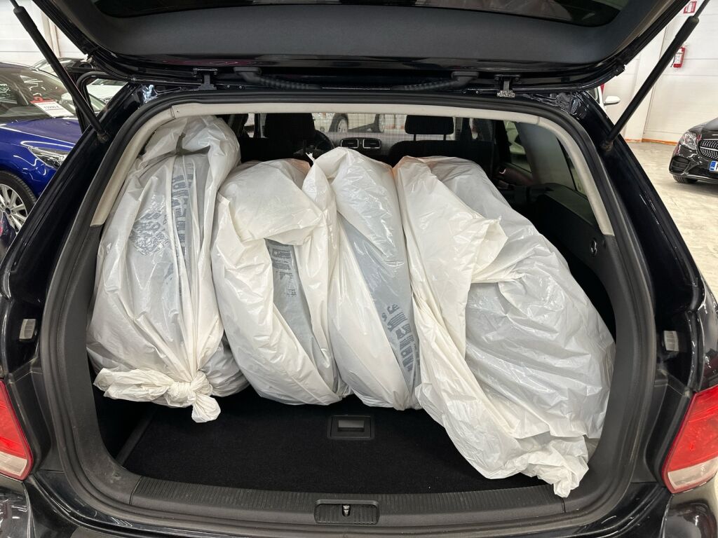 Volkswagen Golf 2011 Musta