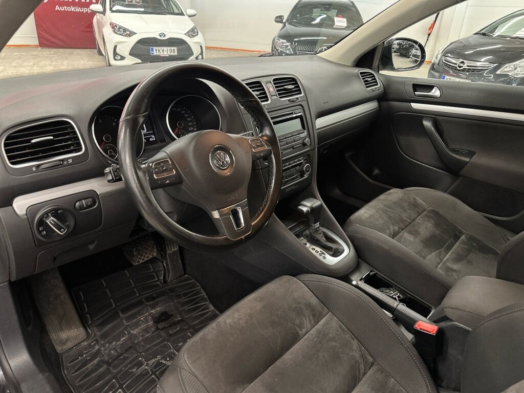 Volkswagen Golf 2011 Musta