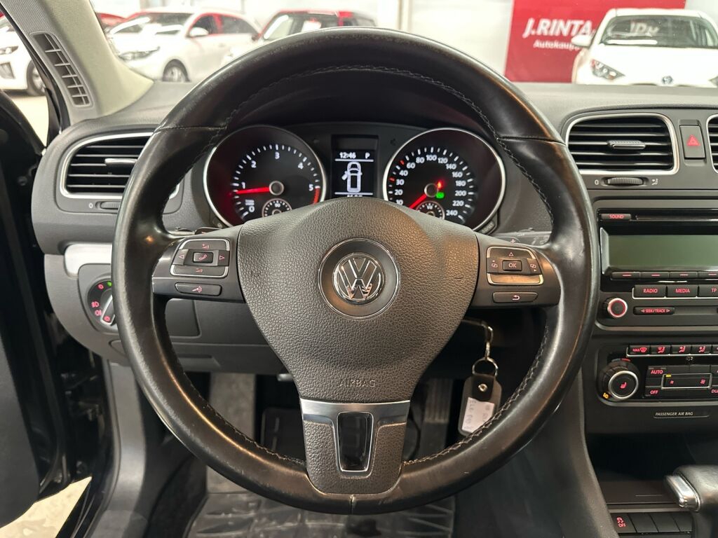 Volkswagen Golf 2011 Musta