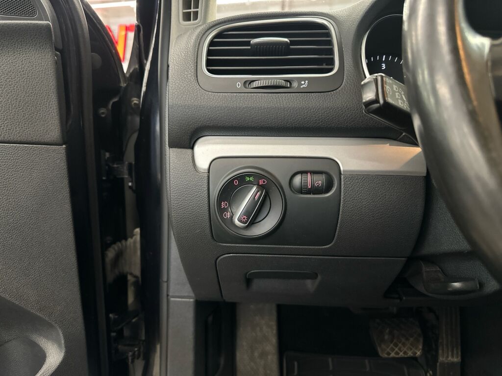 Volkswagen Golf 2011 Musta