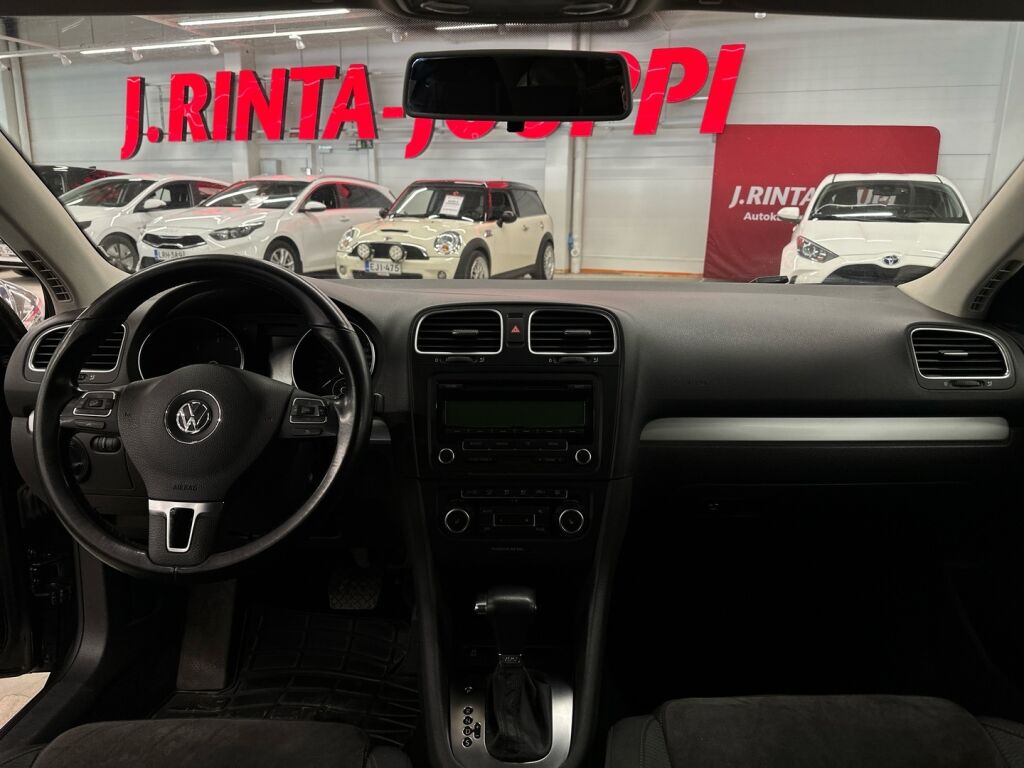 Volkswagen Golf 2011 Musta