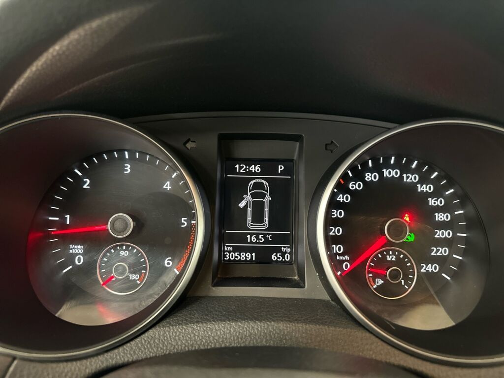 Volkswagen Golf 2011 Musta