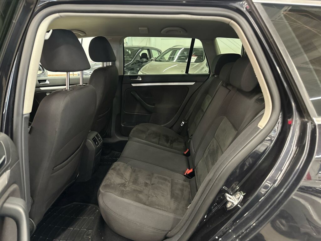 Volkswagen Golf 2011 Musta