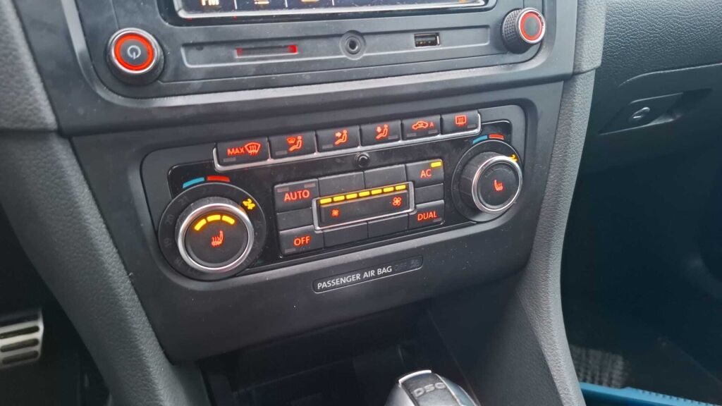 Volkswagen Golf 2011 Valkoinen