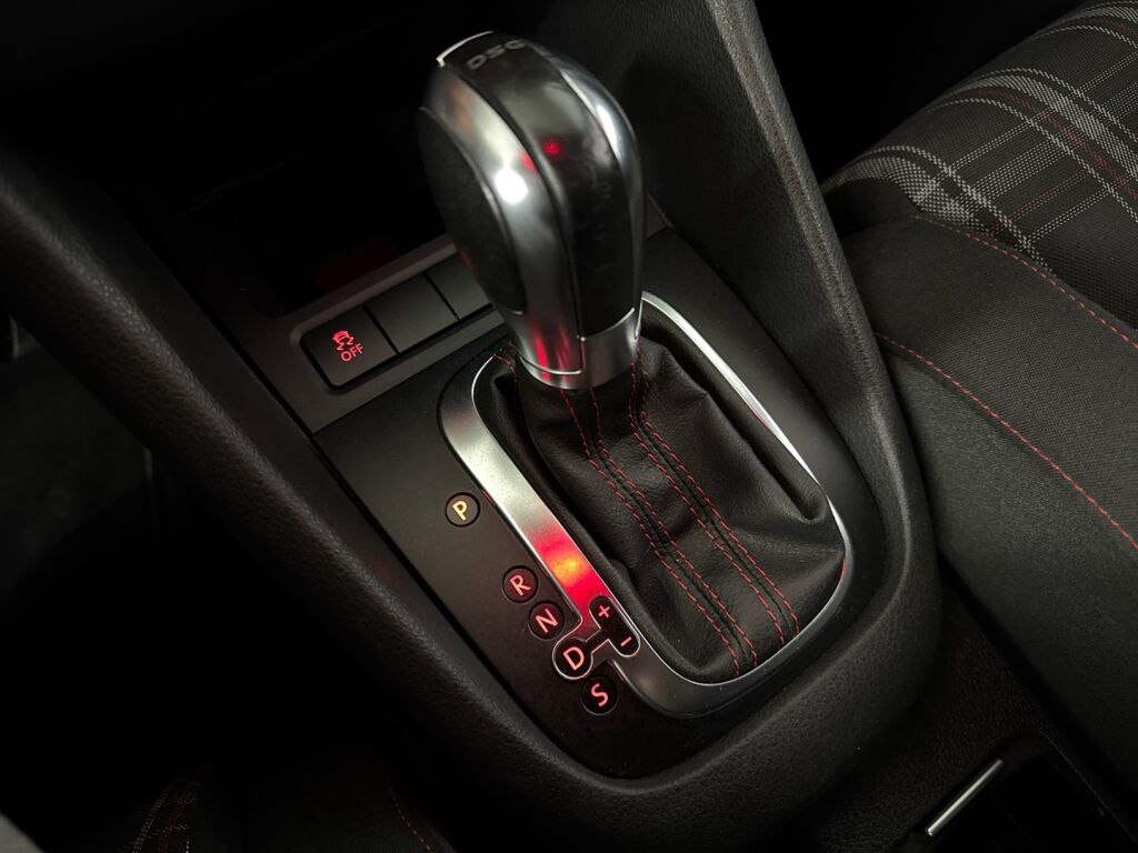 Volkswagen Golf 2011 Valkoinen