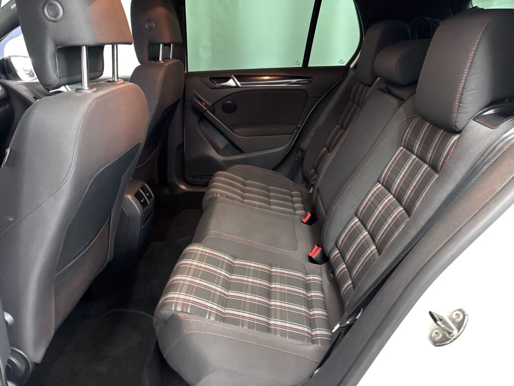 Volkswagen Golf 2011 Valkoinen