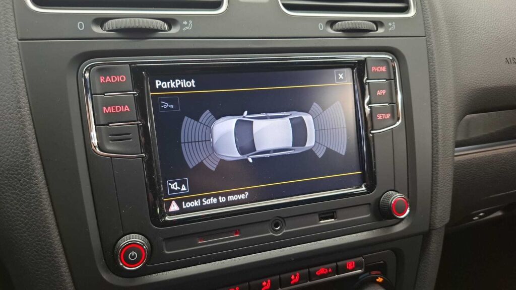 Volkswagen Golf 2011 Valkoinen